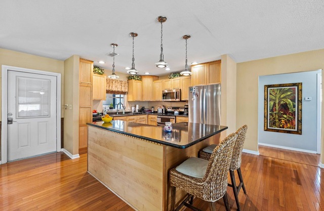 Spacious 4-bedroom house in Beautiful Madeira Beach