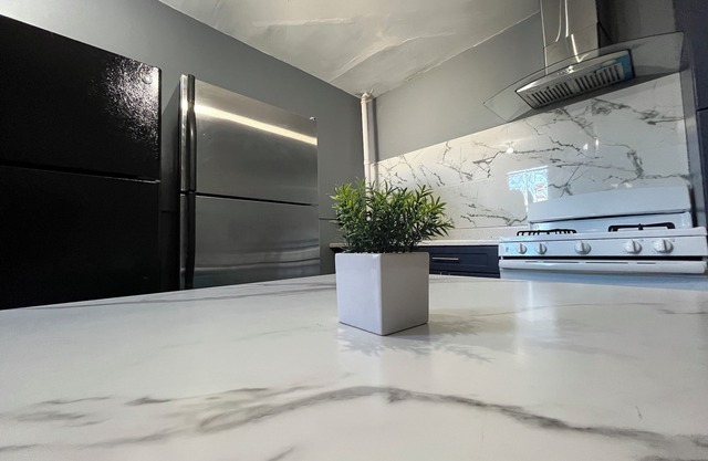Spacious 4-bedroom unit with WiFi, AC near UPenn in university city Philadelphia