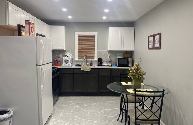 SPACIOUS 4 BEDROOMS 12 MINS TO NEWARK AIRPORT