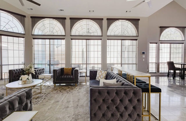 Spacious 4bed Lux n Home+GameRoom+LakeVw+Near Trilith Studio & Atlanta Airport.