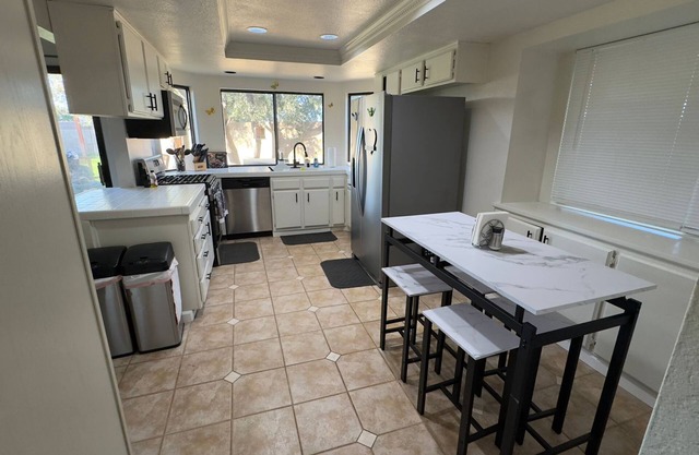 Spacious 4BR Hm near Rancho Vista