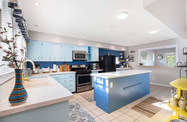 Spacious 5 bedroom 3 bath lake house