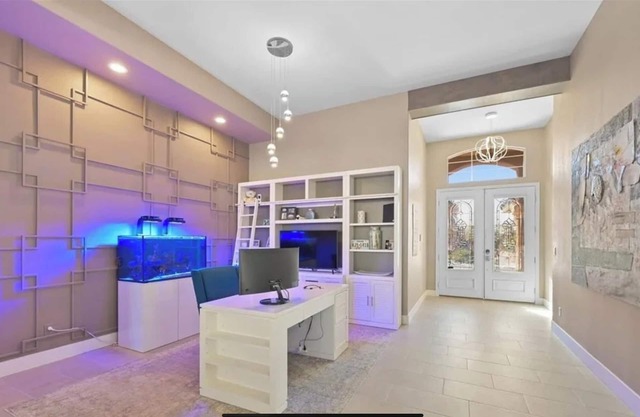 Spacious 5-bedroom house in amazing Las Vegas with fitness room, WiFi