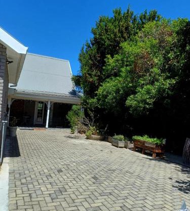 Spacious 5BR House near Davies Pool