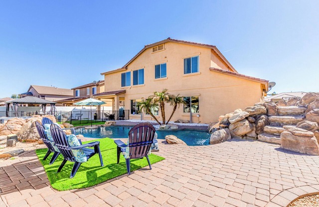 Spacious 6-bedroom house in charming Gilbert with WiFi, AC