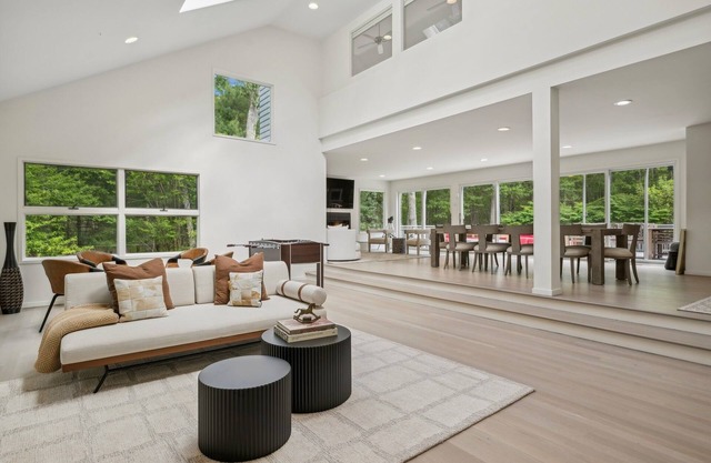 Spacious 6-bedroom house in lovely Amagansett North/East Hampton with w/pool