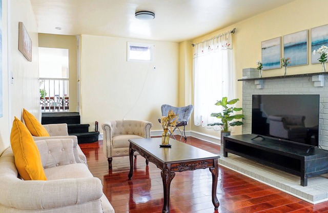 Spacious 7-BR Family Retreat in Upper Darby