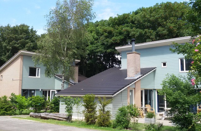 Spacious 8 person holidayhome by the sea, 8 minutes walk to the beach, number 31