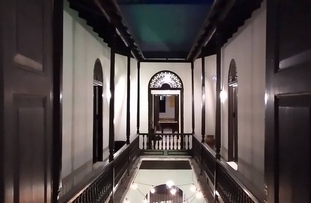 Spacious and Beautiful Colonial Apartment