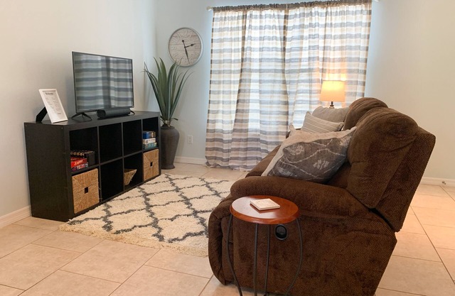 Spacious and charming 1-bedroom apartment in delightful Minneola