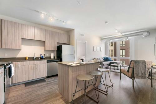 Spacious and Modern With Premium Amenities Near U of M