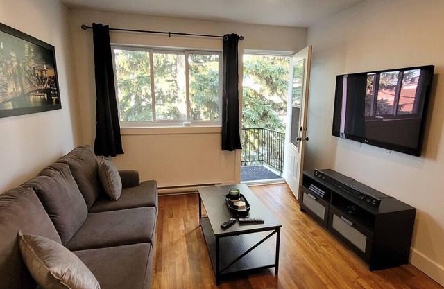 SPACIOUS AND RENOVATED, PARKING, ST-HUBERT