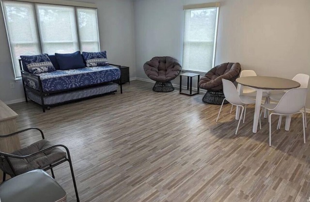 Spacious Apartment Minutes from State Park & Lake