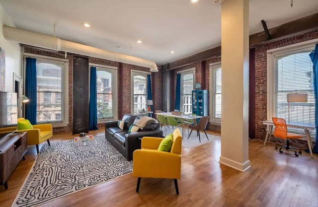 Spacious Apartment in Gaslamp, Sleeps 5 w/ Parking