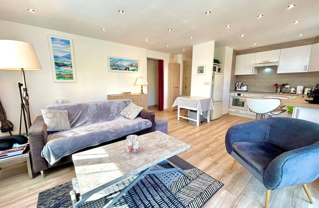 Spacious Apartment Near Center with Parking and Balcony in Annecy