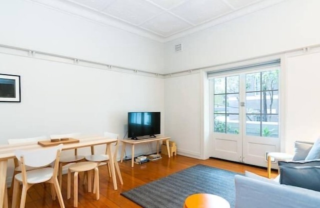 Spacious Art Deco apt. in Darlinghurst