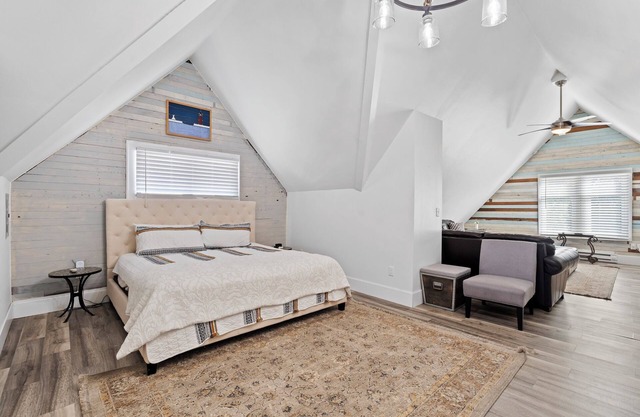 Spacious Bayview Penthouse w/King bed
