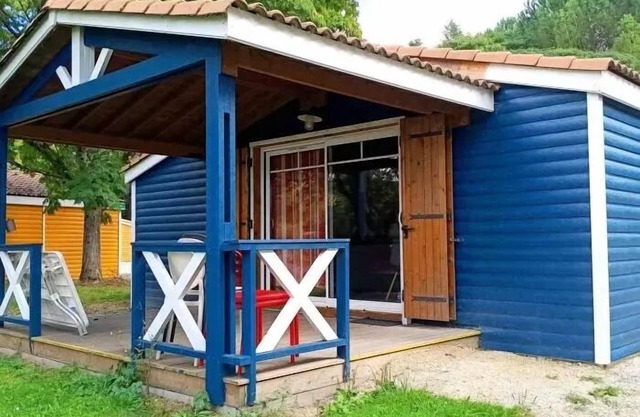 Spacious chalet with 3 bedrooms and 2 bathrooms sleeps 6