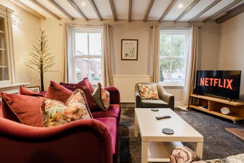 Spacious Chester City Centre Stylish Townhouse. W/Parking
