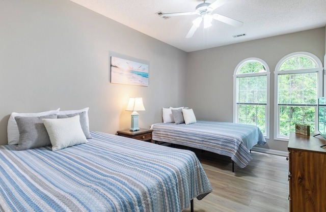 Spacious condo 2BR 2BA: Beach walk