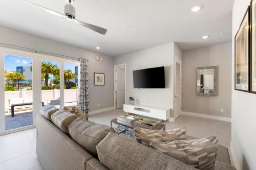 Spacious Condo Near Disney With Resort & Waterpark Access - B21-117