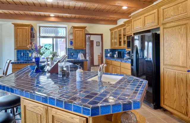 SPACIOUS COUNTRY ESTATE IN RAMONA WINE COUNTRY.