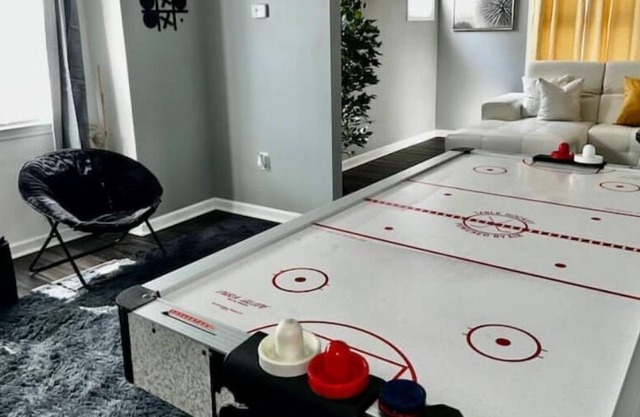 Spacious cozy home w/ GameRoom!