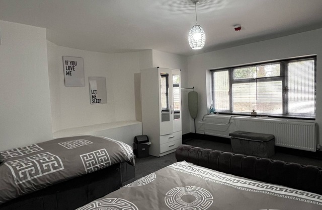 Spacious deluxe room in moseley