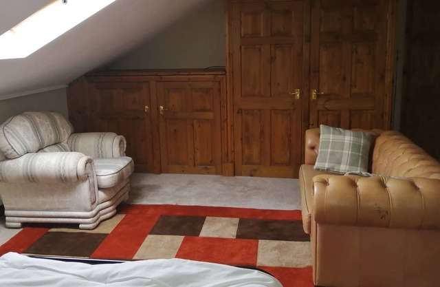 Spacious Deluxe Room (Ensuite) in a House