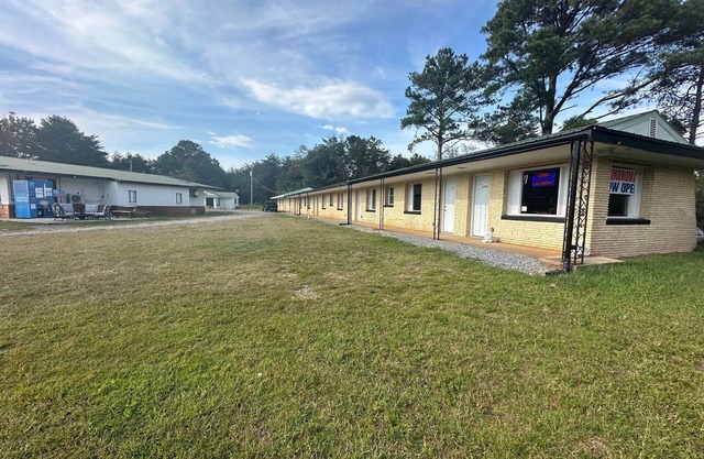 Spacious double sized motel room in Copperhill