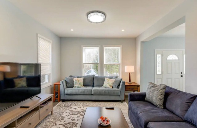 Spacious Elegantly Furnished 4BR House in Great Location in Baltimore