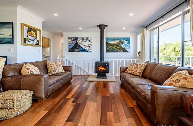 Spacious Family Retreat by HolidayCo.