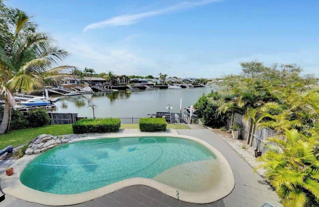 Spacious Family & Pet-friendly Home on the Water