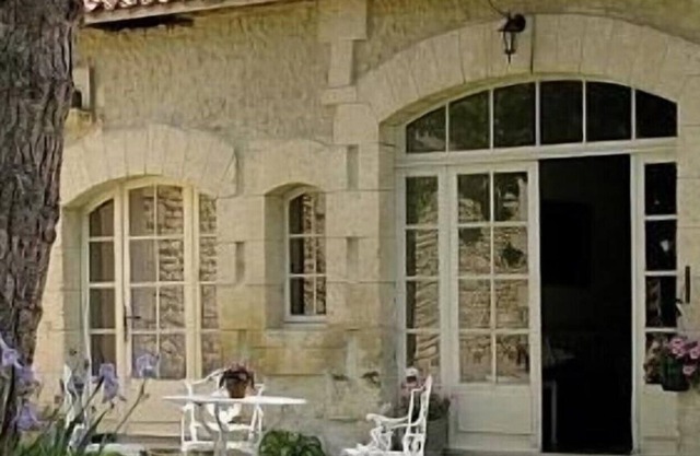 Spacious family cottage near Aubeterre sur Dronne-private pool + beautiful views