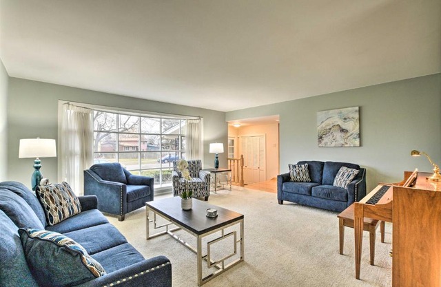 Spacious Family Glenwood Estates Home with Hot Tub!