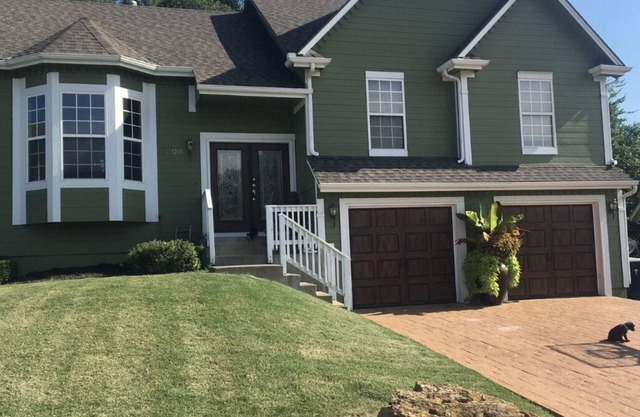 Spacious fully furnished 4-bedroom, 3 bathroom, WIFI, workout room and pool