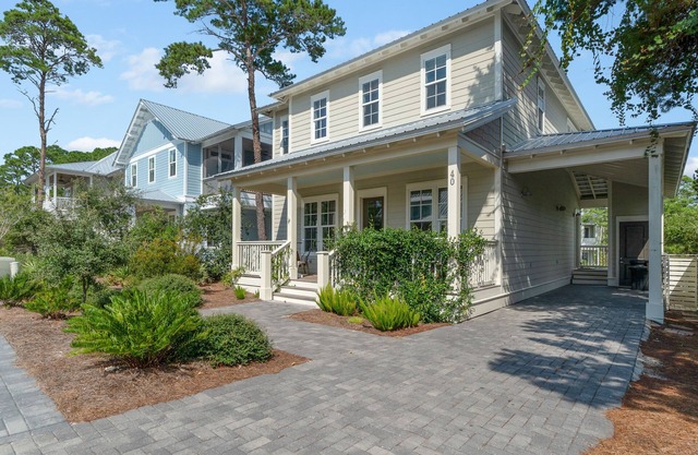 Spacious, golf cart included-pet friendly, short stroll to beach
