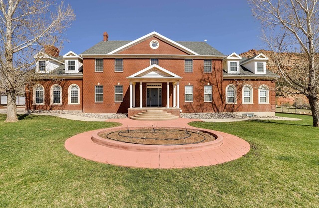 Spacious Hildale House w/Large Deck!