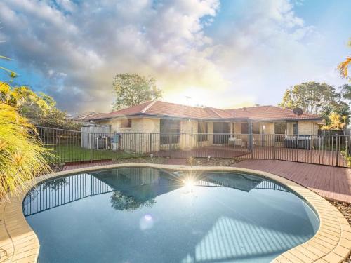 Spacious Home 4BR Retreat with Pool in Parkinson
