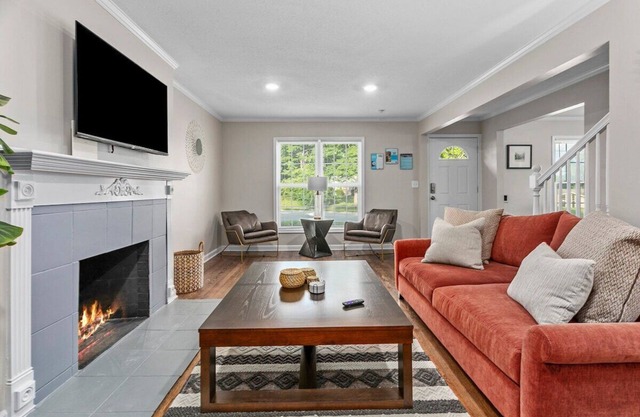 Spacious Home|Mins to Attractions|5BR+King Beds