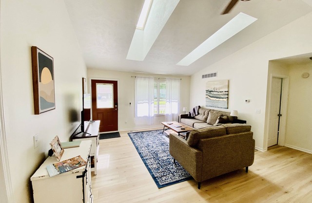 Spacious Home w/King Bed close to Beaches, Lake Macatawa, Holland, & Saugatuck