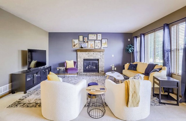 Spacious home w/Playground: Patio, BBQ, WiFi in charming Omaha