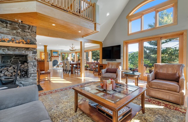 Spacious home with sweeping vista views, game tables & hot tub - close to skiing