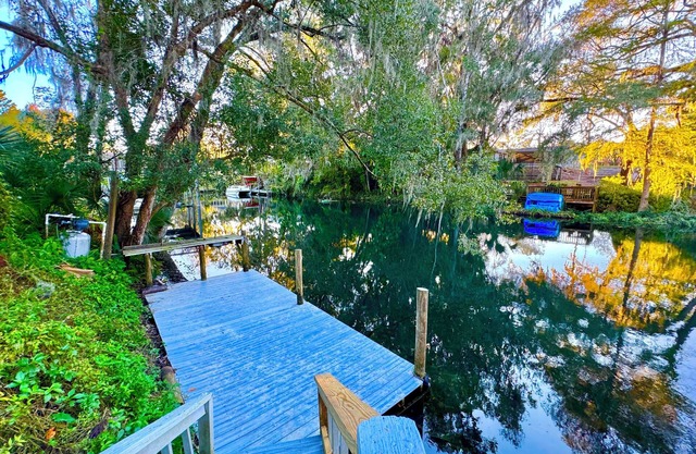 Spacious Homey Blue Cove Canal Pool Home on Rainbow Spring River near Swampys!