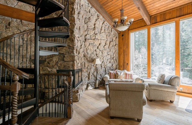 Spacious House On GORE CREEK ~ 5 Bed /5 Baths (Sleeps 12) Bus Stop next door!