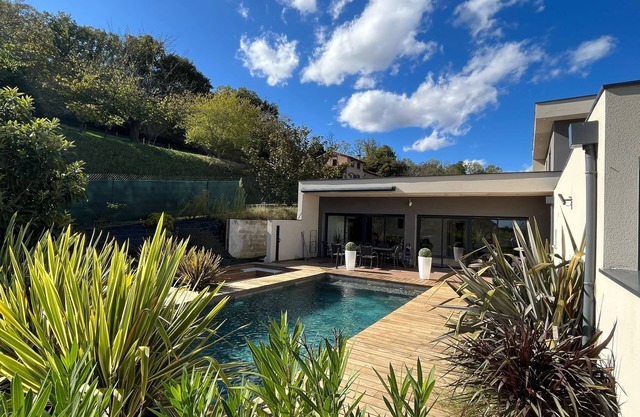 Spacious house with swimming pool near Canal du Midi