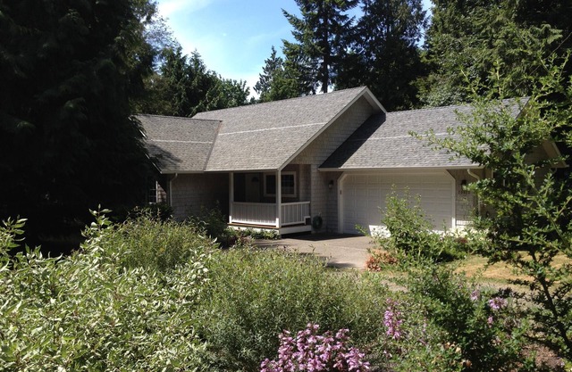 Spacious Indianola Getaway, Henderson Guest House, Near Beach