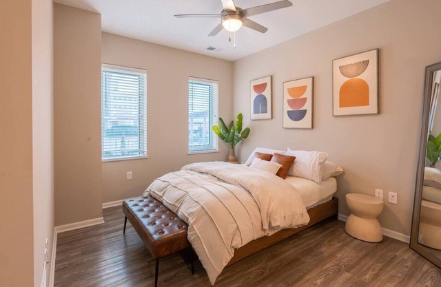 Spacious Kansas City Midtown 2BR/2BA