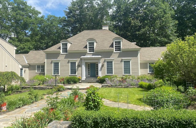 Spacious Kennebunkport River property, family/pet friendly, 2 miles to beaches