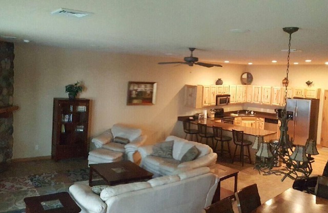 Spacious Lakefront Townhome on Castle Rock Lake, Massage Chair, Pet Friendly!